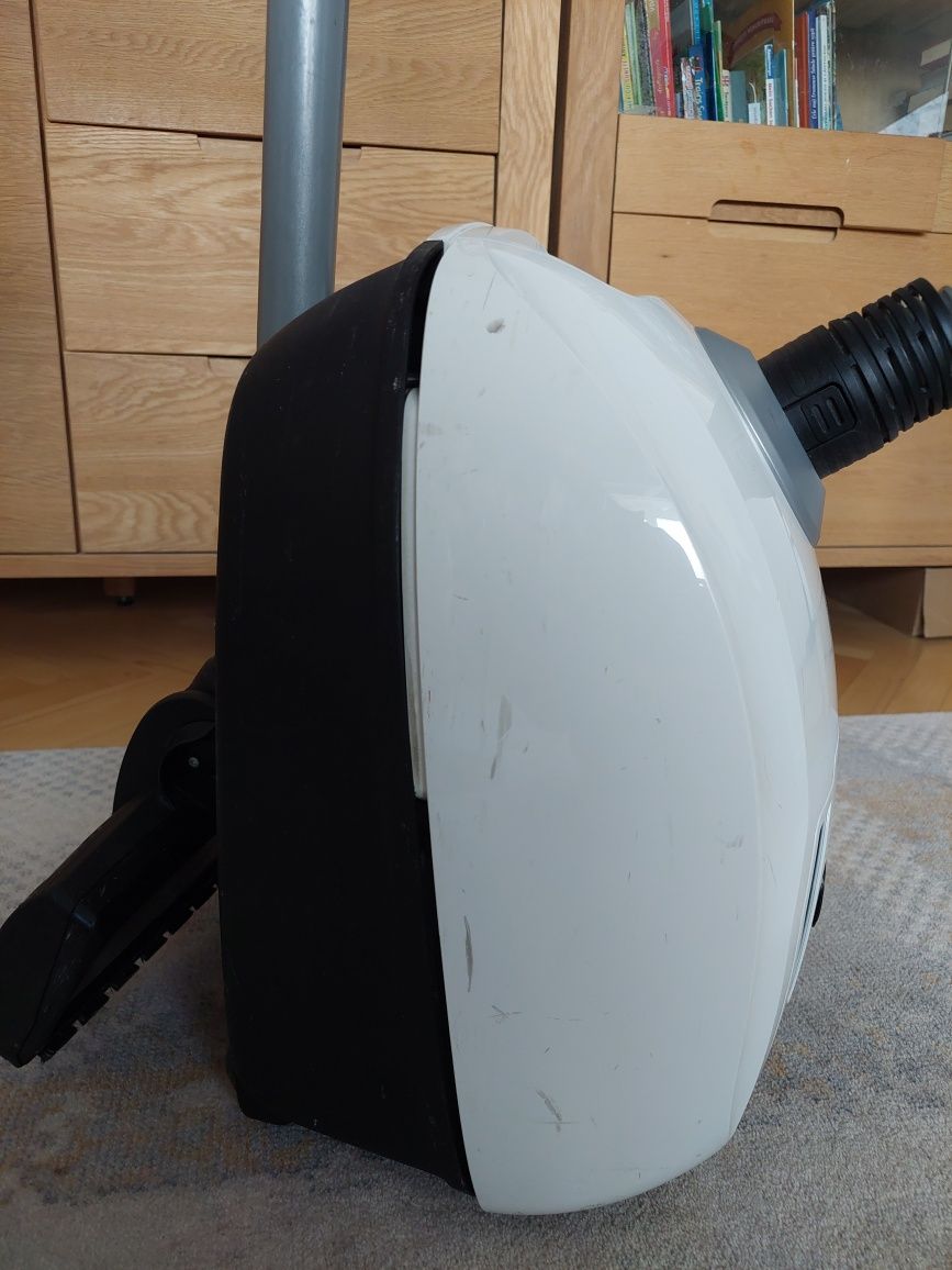 Aspirator cu sac Bosch 500W
