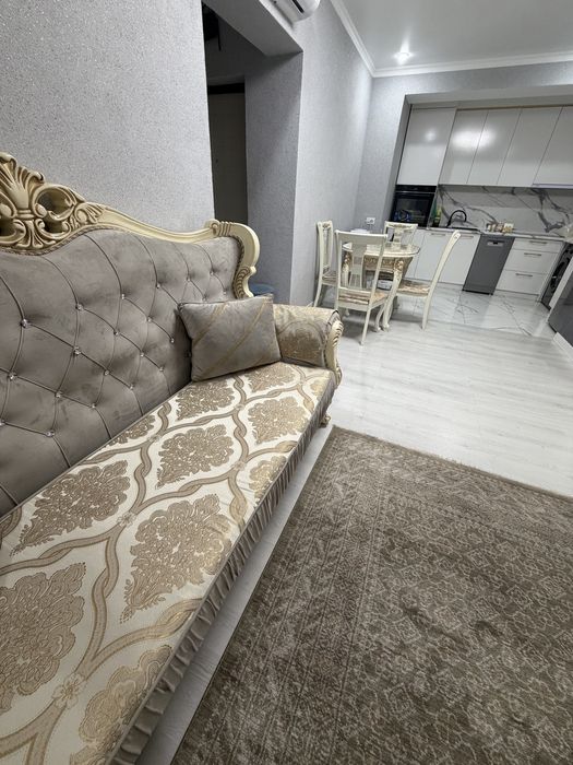 Продам диван +стол со стульями в идеальном состоянии