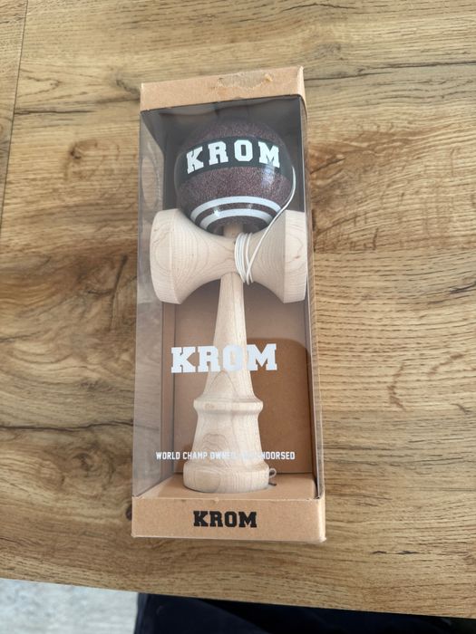 Krom Kendama Strogo 1% Aurora - noua