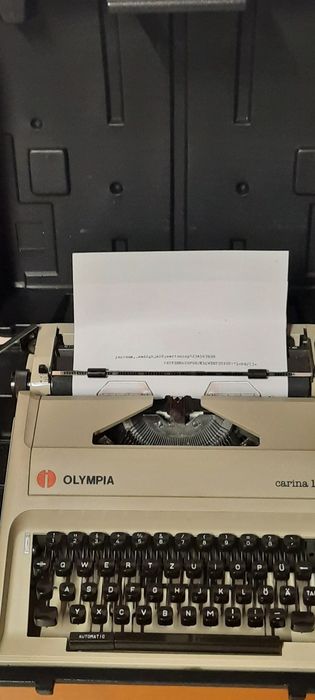 Mașină de scris Olympia Carina 1impecabilă