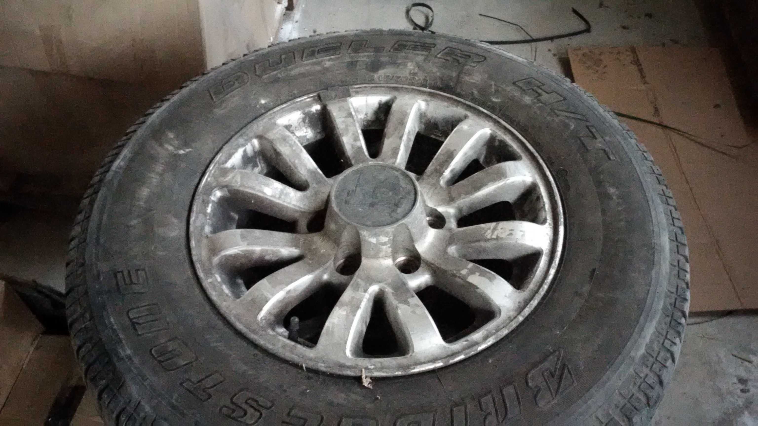 Джанти с гуми за джип ISUZU Bridgestone 245/70/16