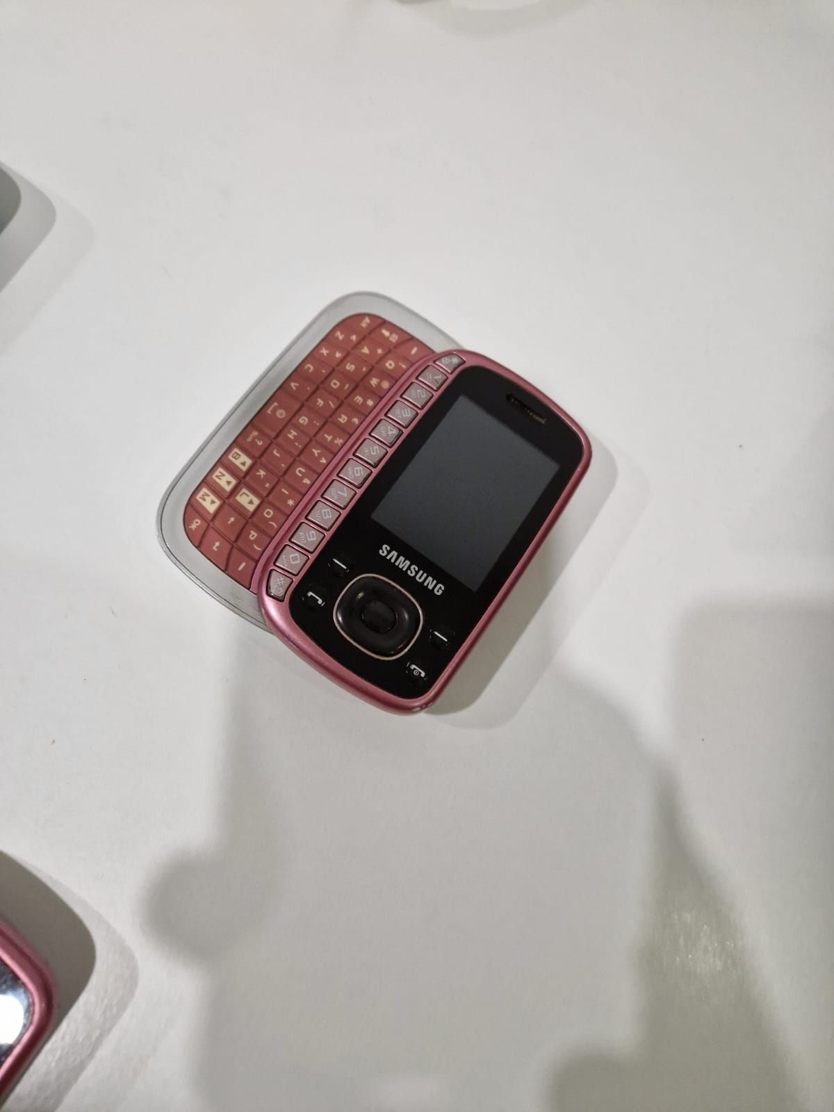 Telefon Samsung GT-B3310 cu tastatura laterala