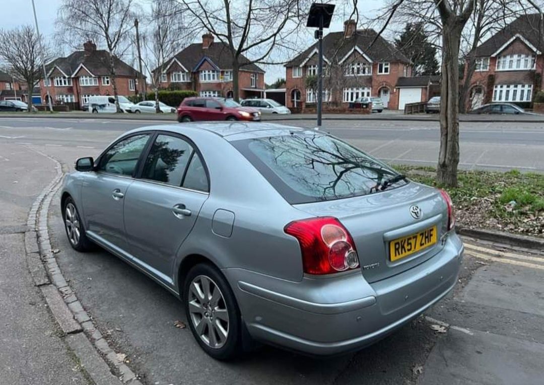 Dezmembrez Toyota Avensis T25 2.2 150 cp 2008