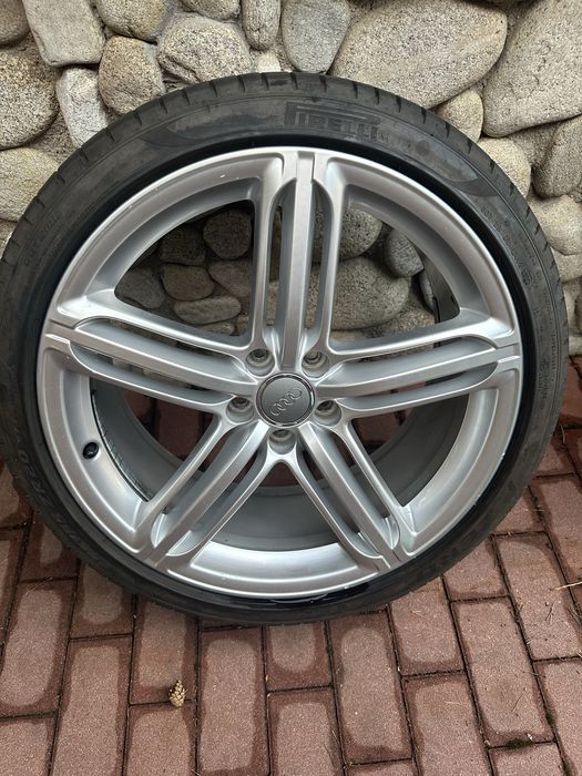 Оригинални джанти Audi с гуми Pirelli PZero