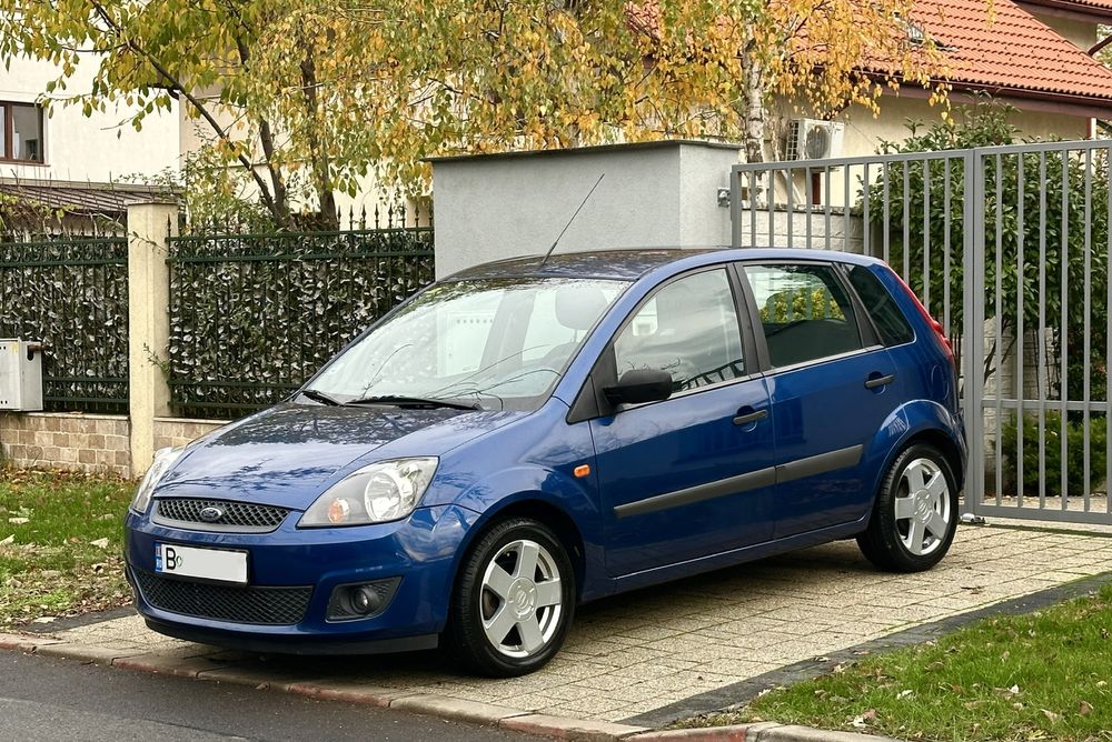 • Ford Fiesta / 60.000 KM / Model Exemplar / Unic Proprietar / AC •