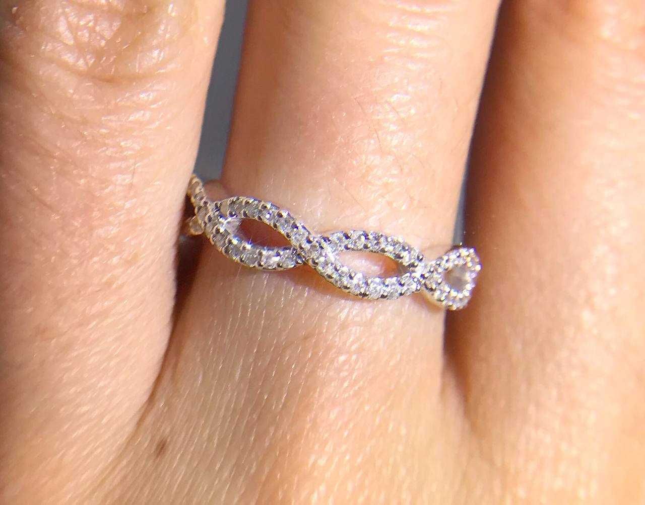 Золотое кольцо с бриллиантами Бесконечность. Помолвочное кольцо