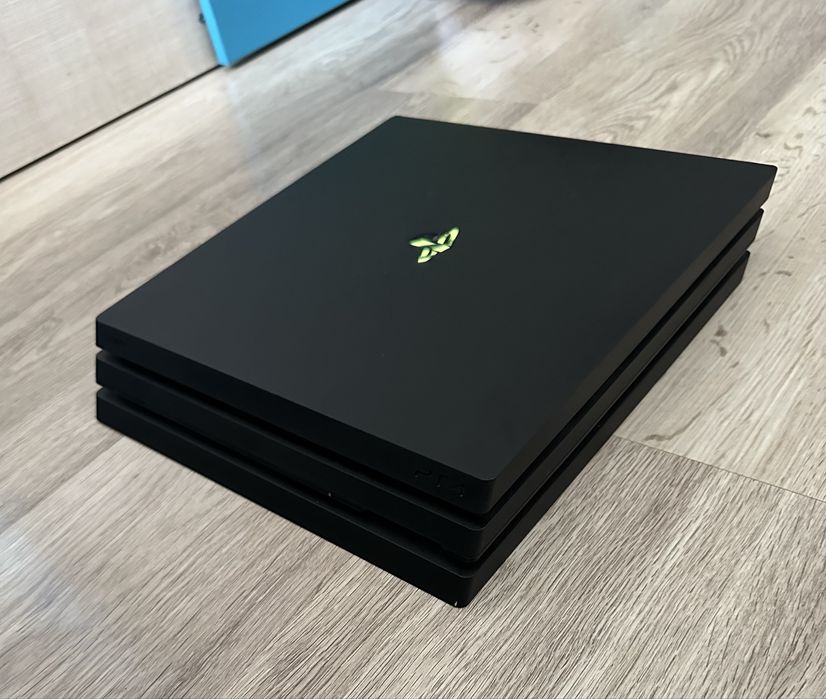 PS4 Pro 1 Tb + 2 controllere si 2 jocuri