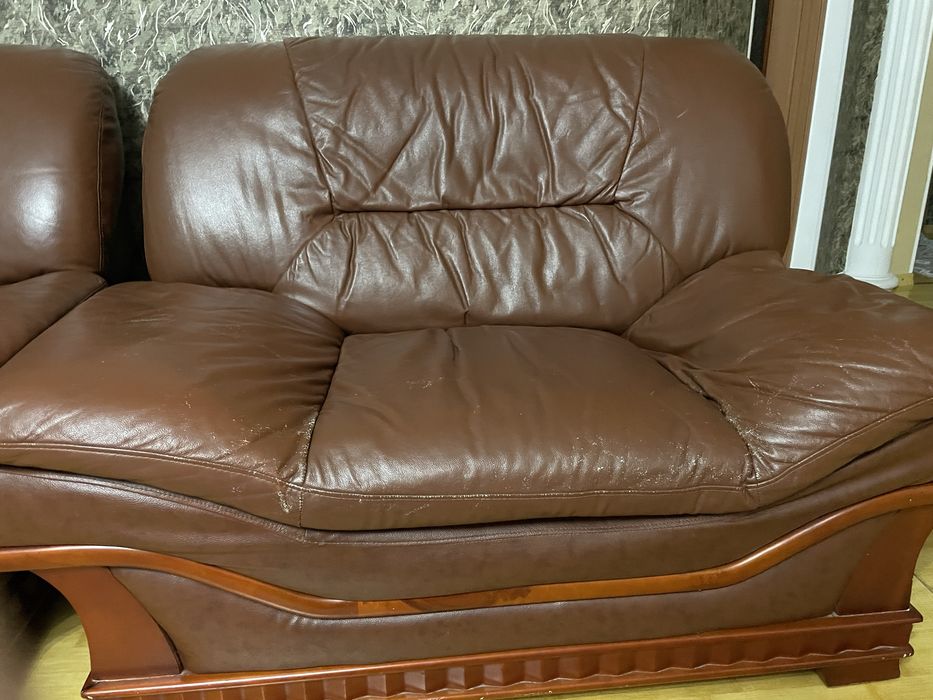 Продаются кожаные диваны  б/у