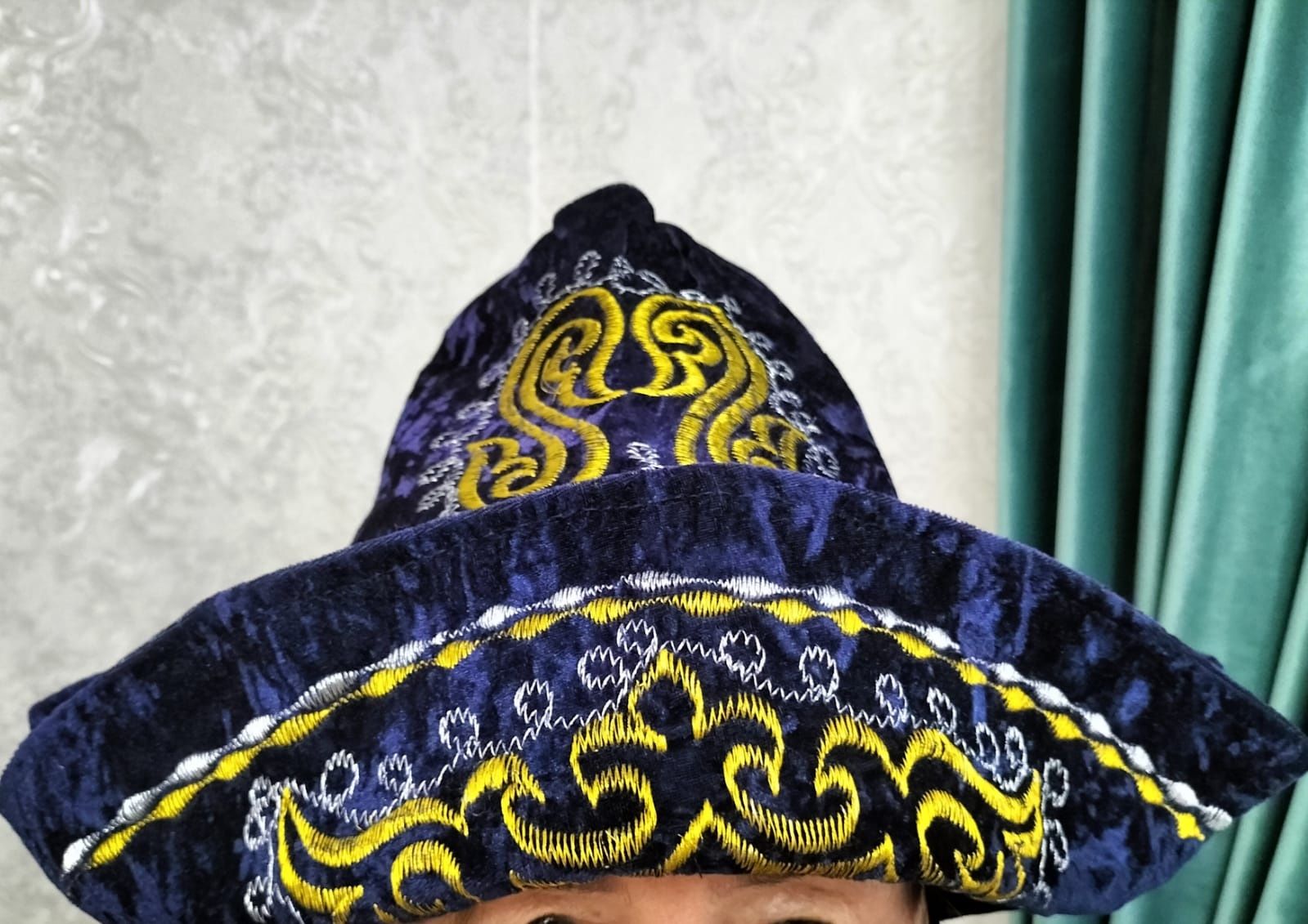Казахская национальная одежда Шапан мужской