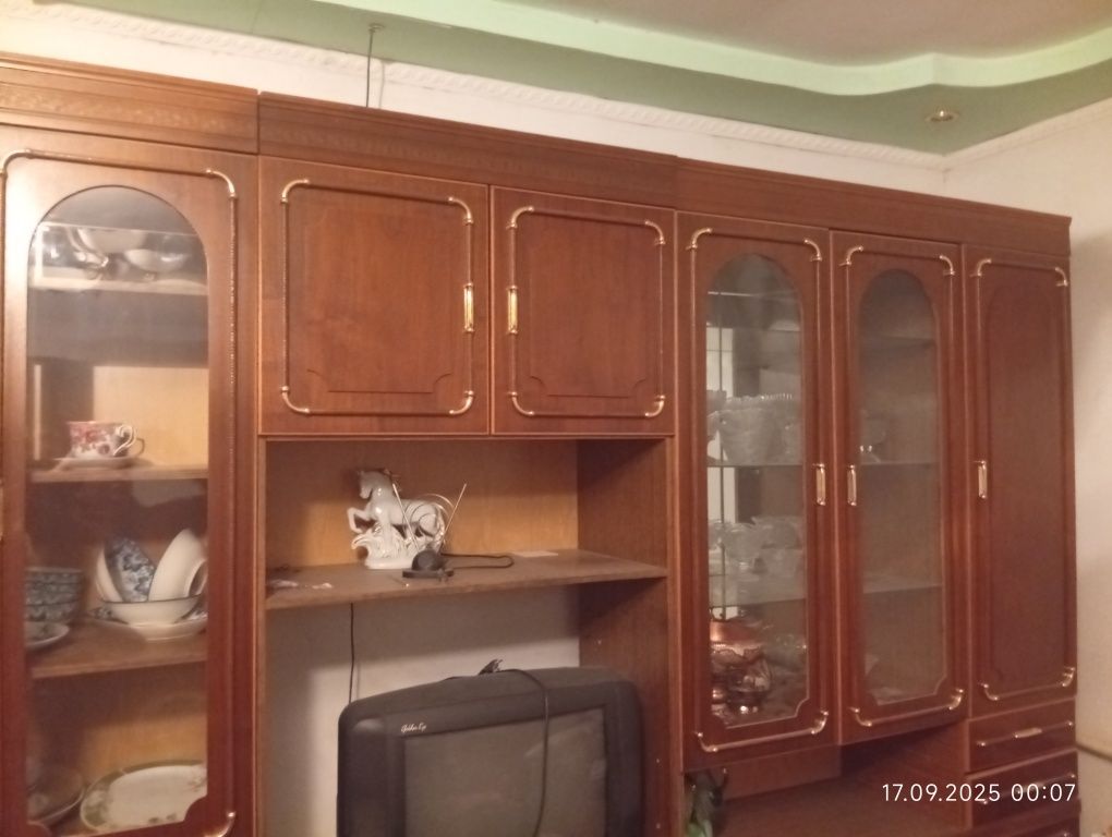 Продаеться сервант