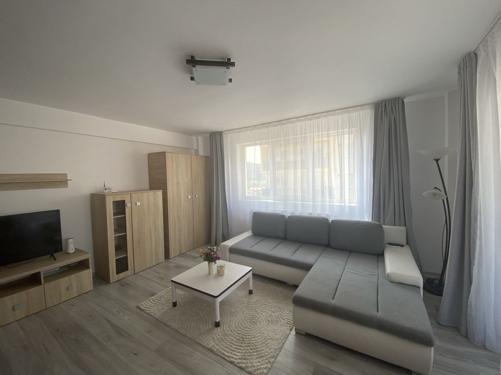 ÎNCHIRIEZ apartament cu o camera si parcare privata