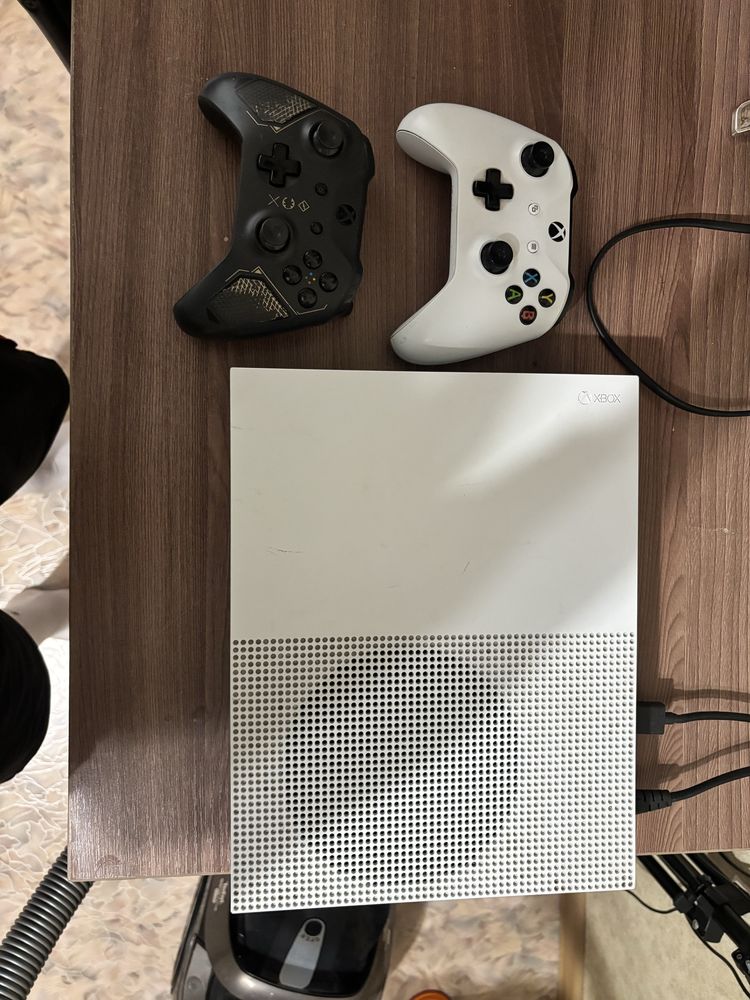 Xbox one s с 2 джостиками