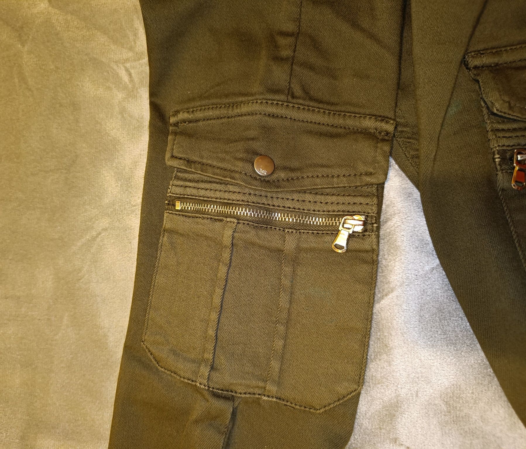 Pantaloni Cargo Bershka, kaki, marimea 36