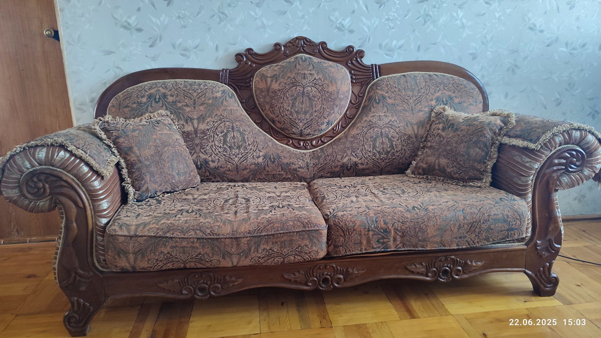 Набор мягкой мебели для гостинной
