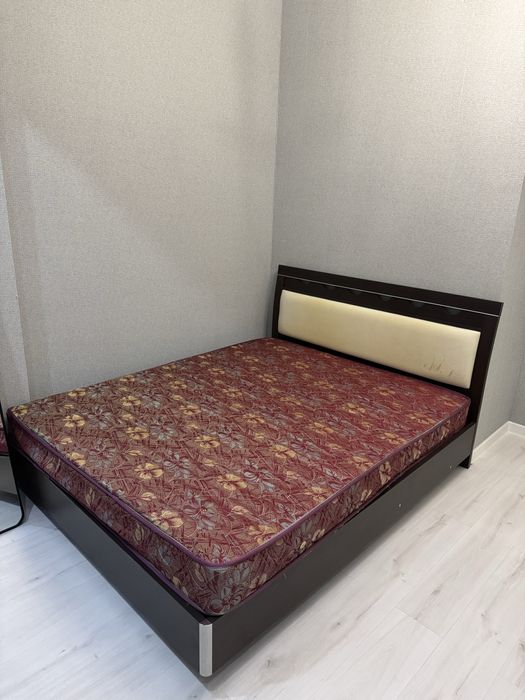 Кровать с матрасом, б/у