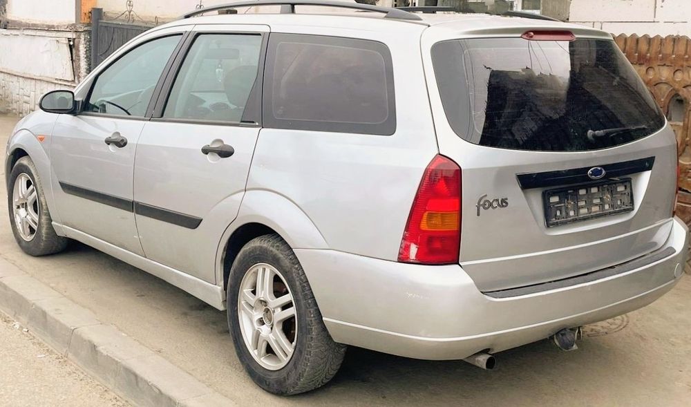 Ford Focus mk1 - motor,cutie,radiator,caseta,usi,capote,triple,faruri