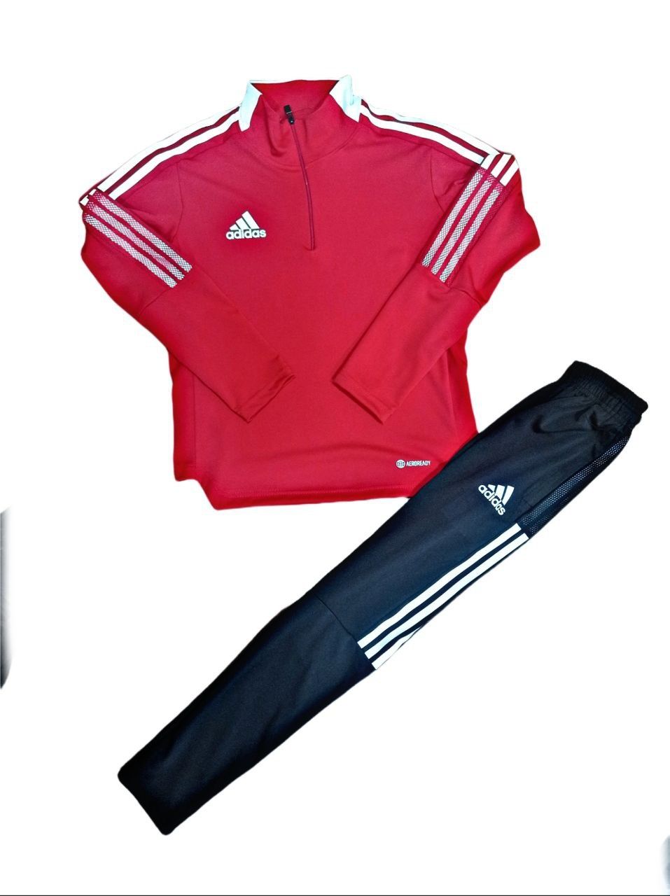 Kostyum Adidas sportivniy