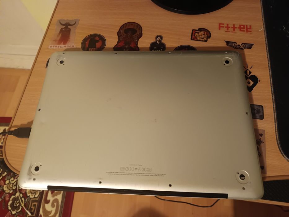 Vând MacBook Pro
