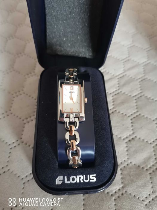 Дамски часовник марка LORUS
