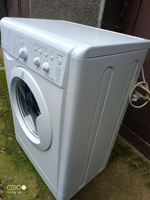 Mașină de spălat rufe Indesit