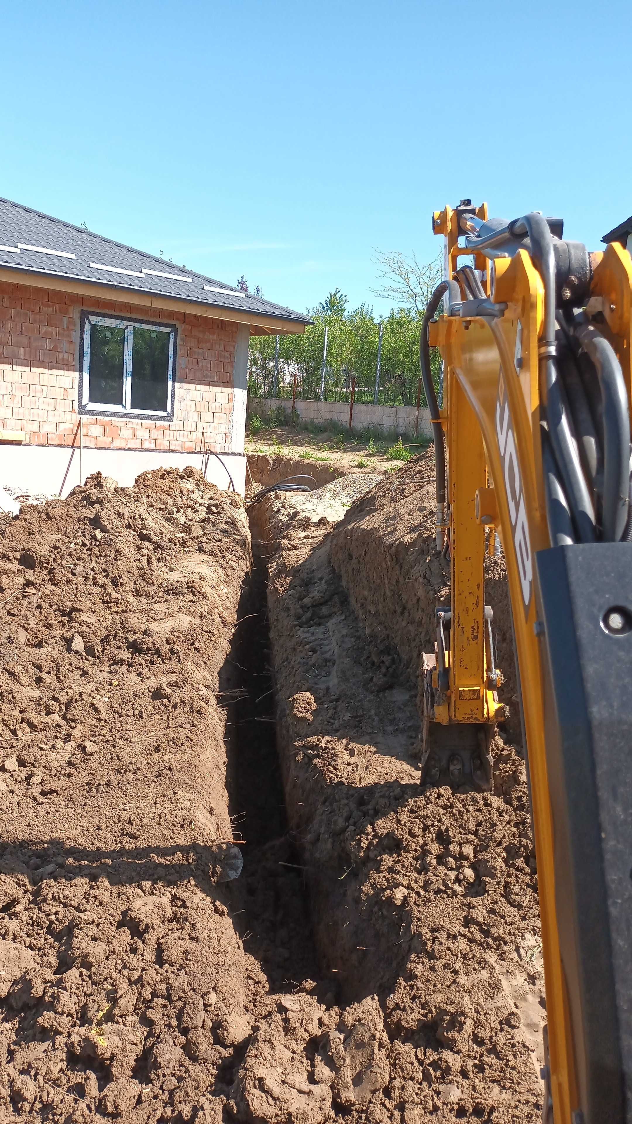 Servicii profesionale de săpături cu excavatorul.