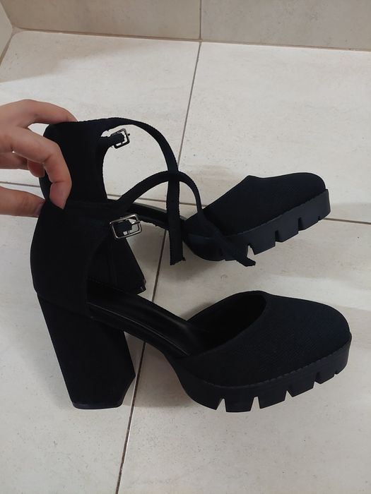 Pantofi superbi masura 39