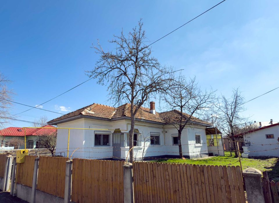 Casă de vânzare în Roșiorii de Vede – zonă centrală, str. 1 Decembrie
