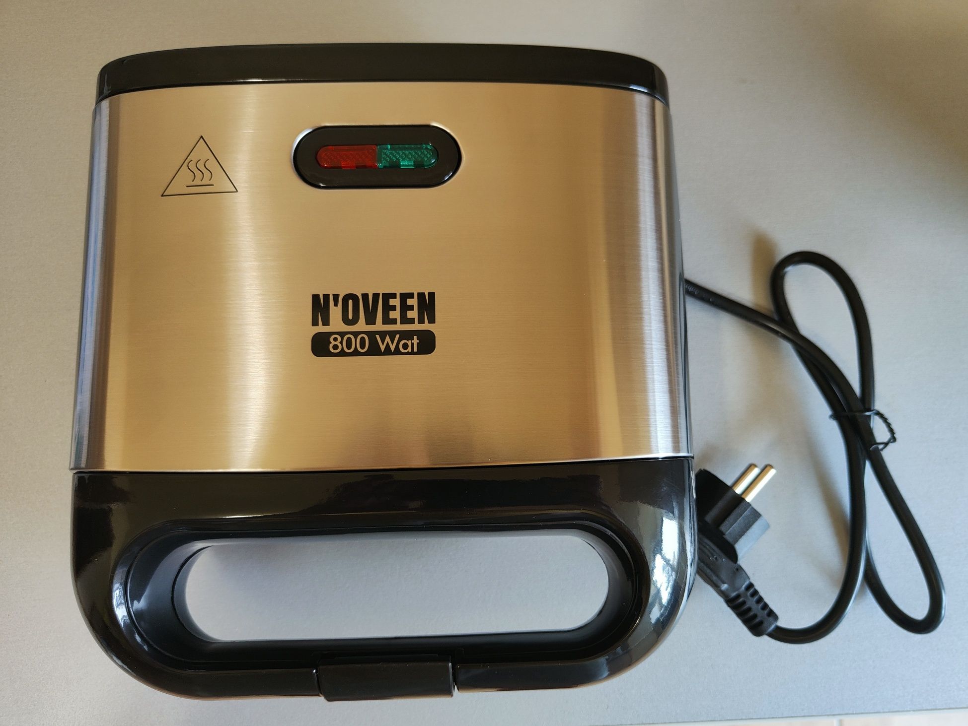 Sandwich maker Noveen 800W, placi teflon, carcasa INOX, SM450 INOX