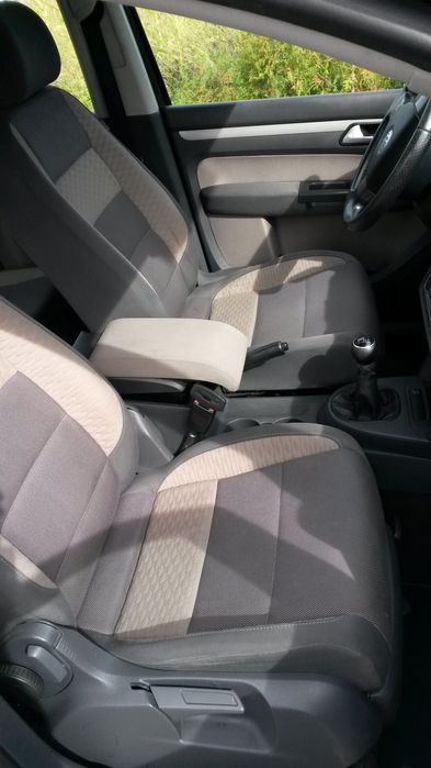 Vând -Touran cross- 1.9tdi -super pret- negociabil.