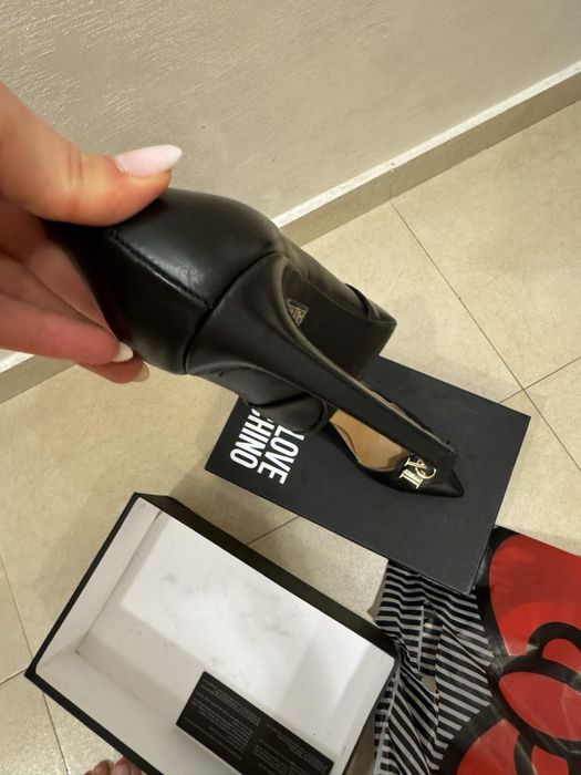 Уникални обувки на висок ток Love Moschino