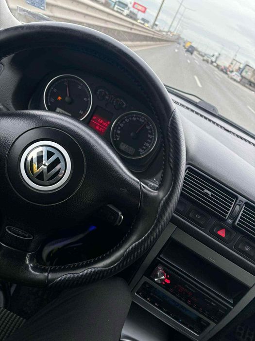 Продавам Фолксваген голф 4