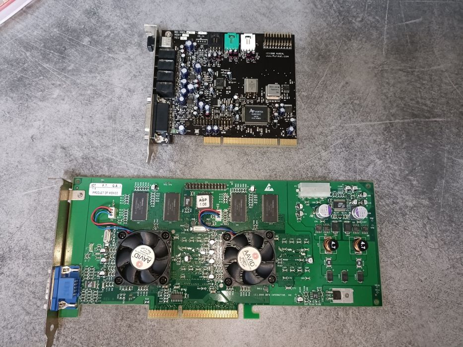 PACHET: 3dfx Voodoo5 5500 & Aureal Vortex2 8830 SQ2500