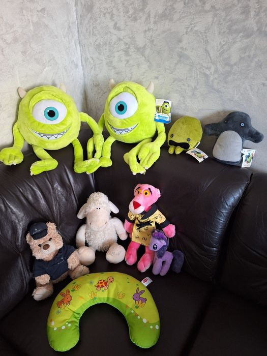 Lot plușuri Disney.