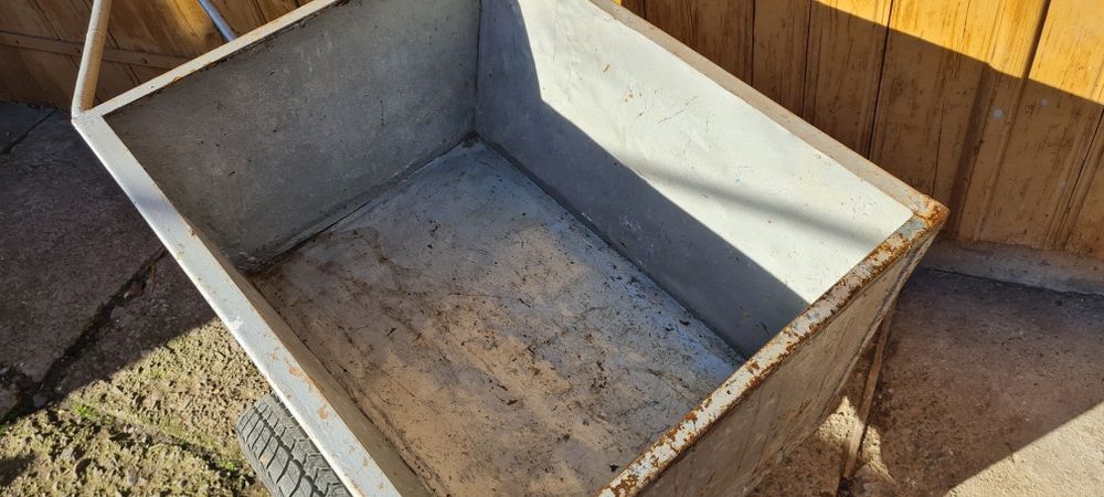 Carucior din metal roti auto