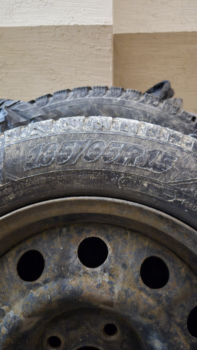 Продам шины зимние + диски железные