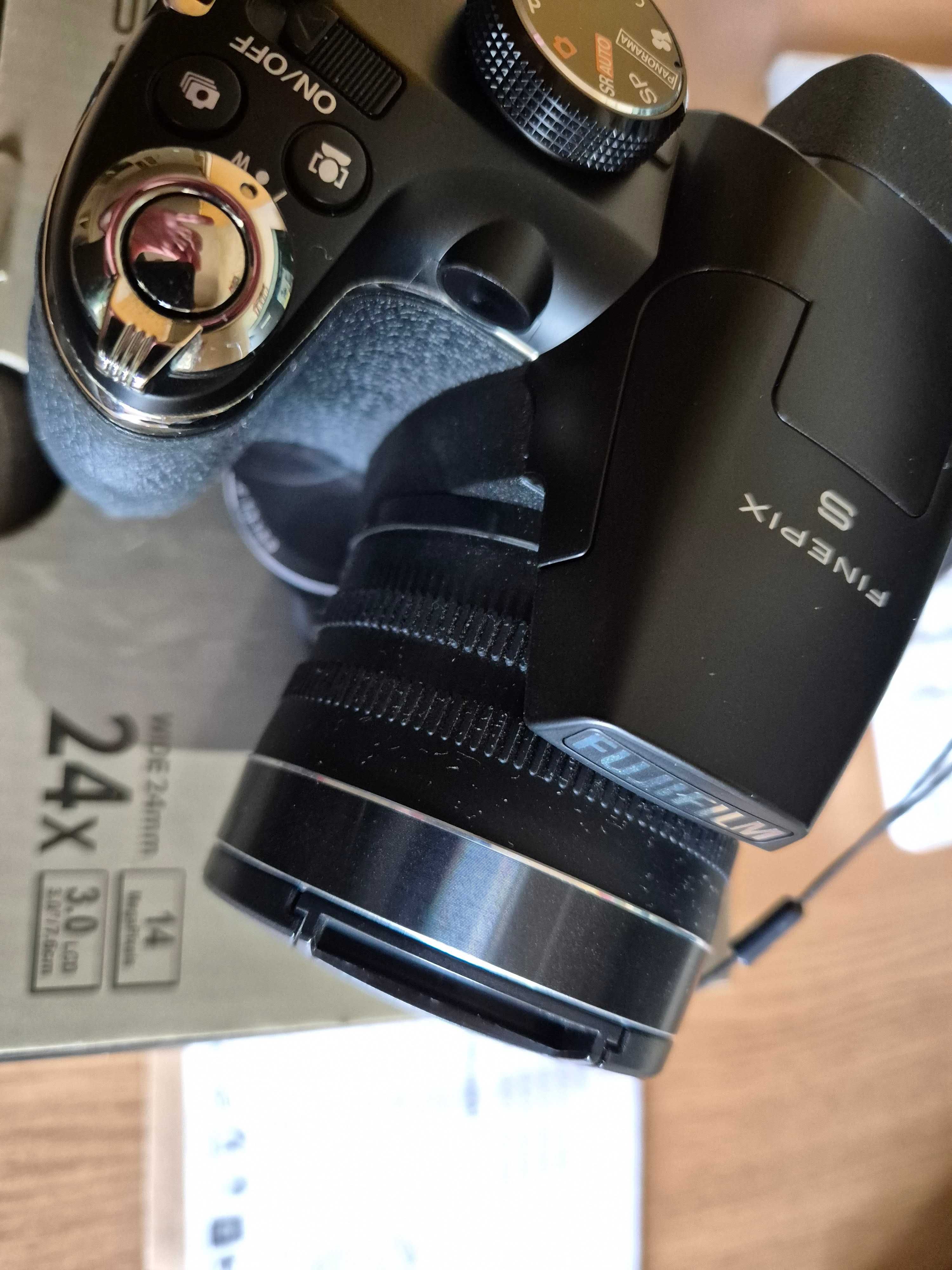 Fujifilm FinePix S4200 – Aparat foto semi-profesionist