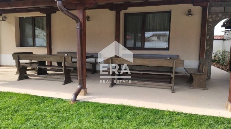 Къща за гости с басейн в с. Баня