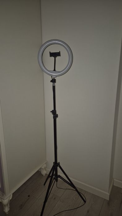 Кольцевая лампа.