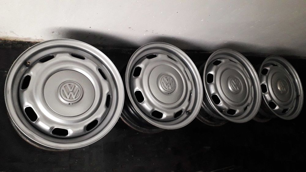 Железные диски на Фольксваген с колпаками