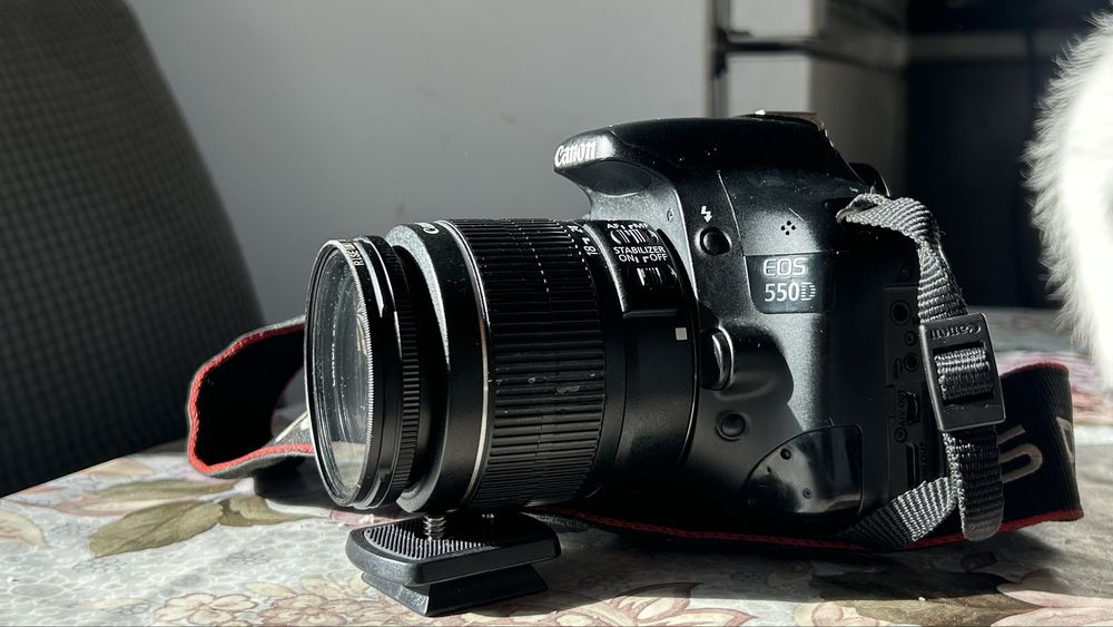 Kit Aparat foto Canon Eos 550d + obiectiv EF-S 18-55mm