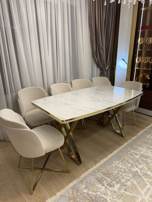 Продается стол со 6 стульями.