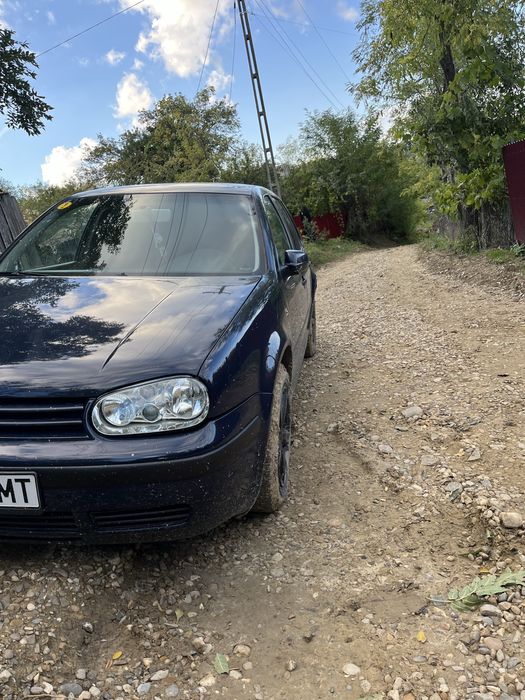 Vând golf 4 pt dezmembrari!  Nu se ofera fiscal!