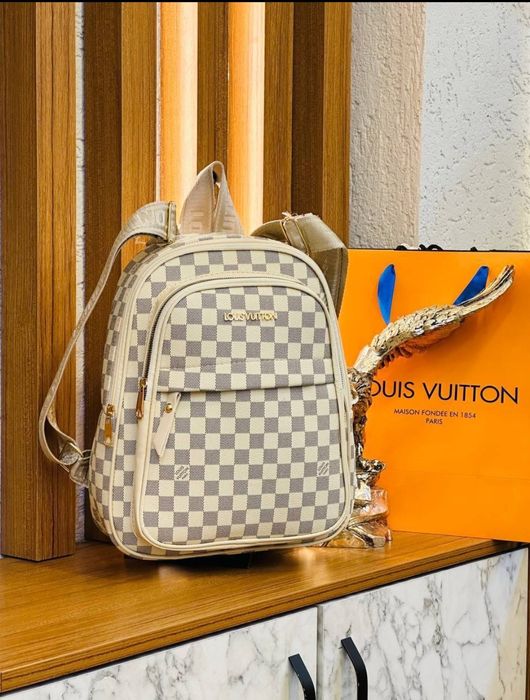 НОВА СТОКА дамски раници и големи размери чанти