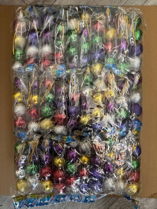 Янги йил арча ӯйинчоқлари.