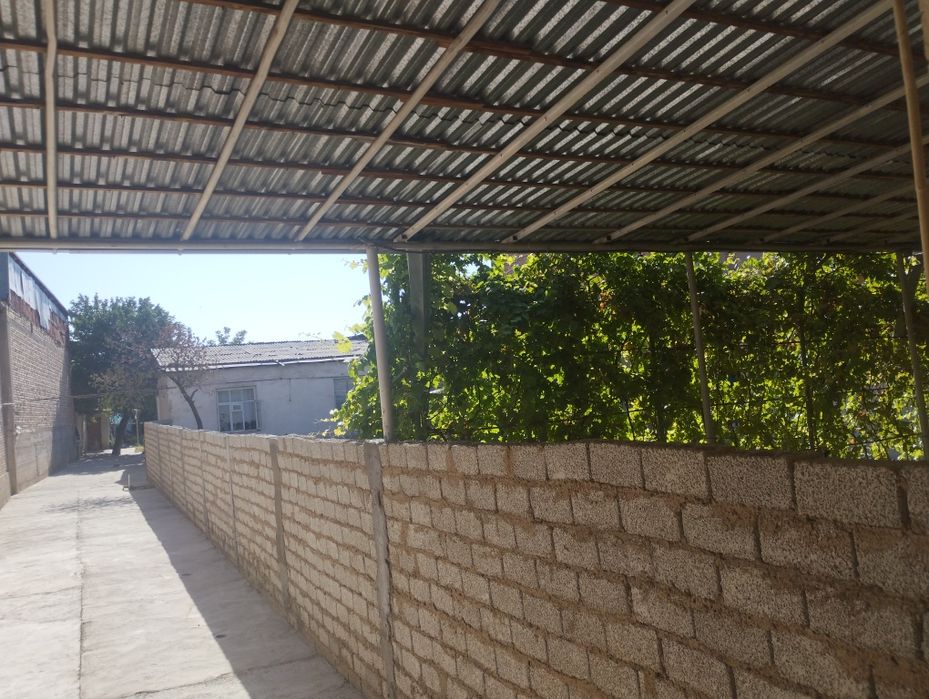 Uy joy sotiladi yer narhida 13.5 soth bolip ham sotiladi