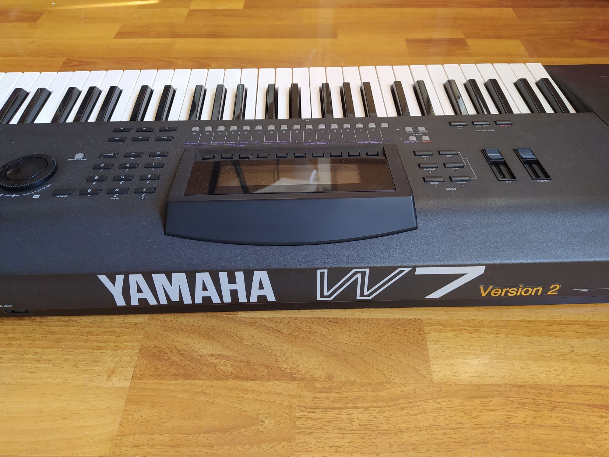 YAMAHA W 7 professional sinrezator,juda alo holat yangi