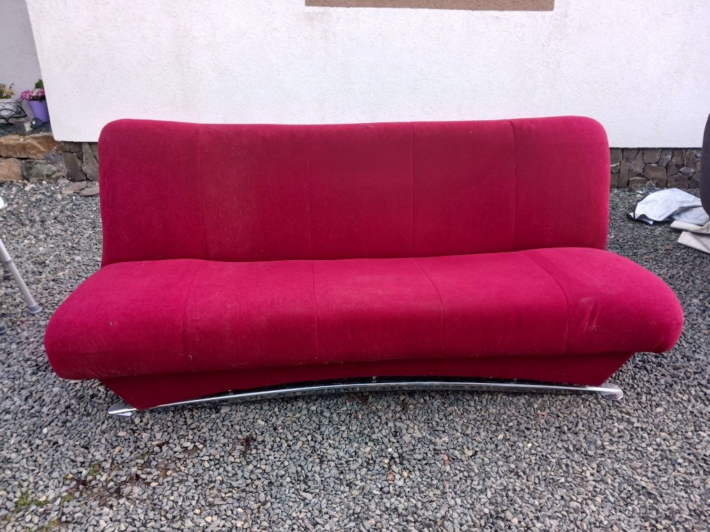 Canapea cu ladă lungimea 2 M și lățimea 1,30 cm