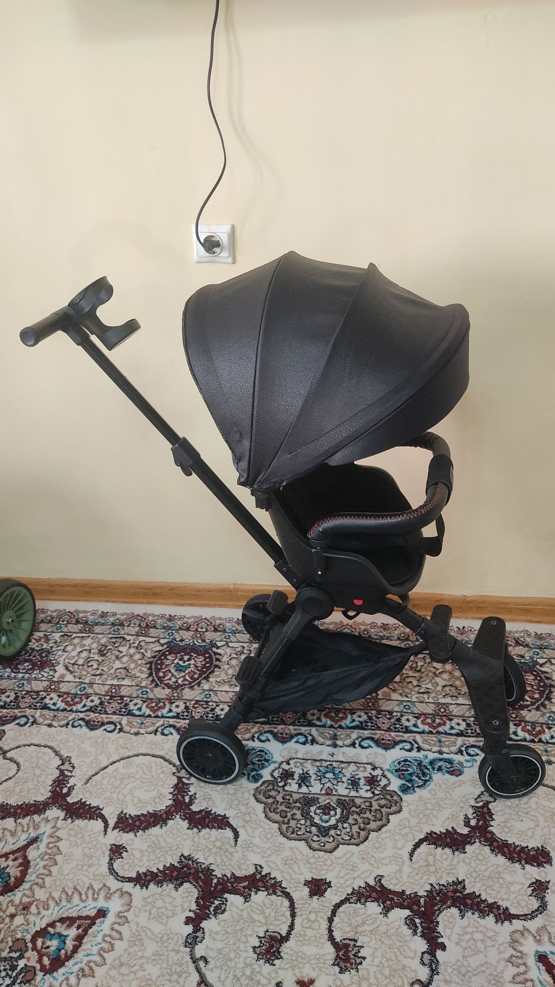 Qora dron kolyaska