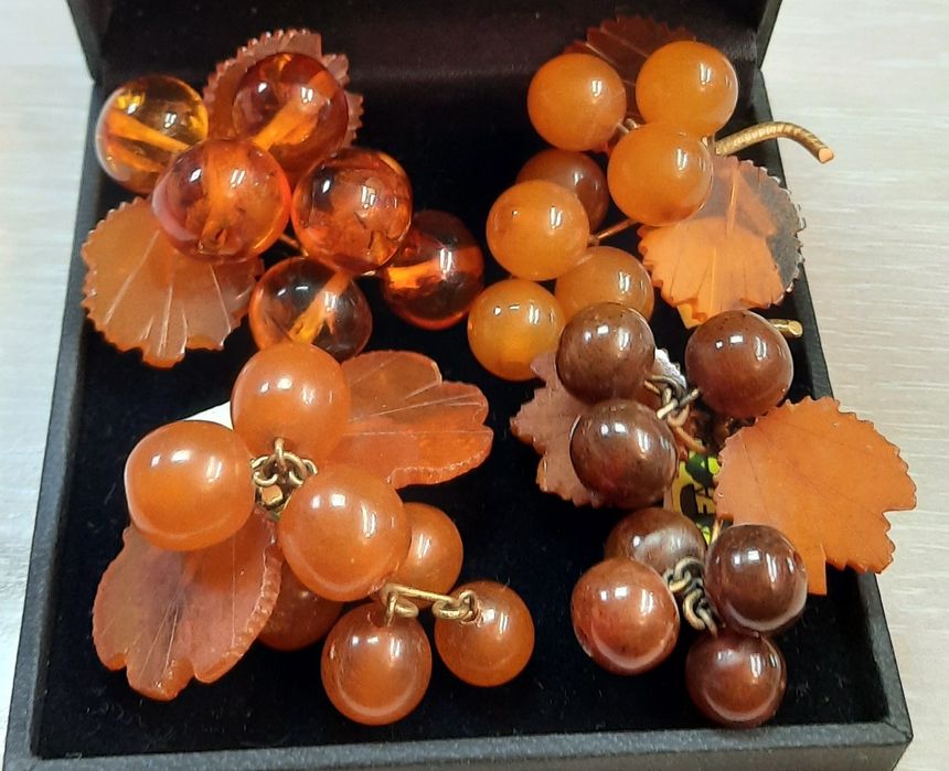 броши СССР,  янтарь Советские, клеймо Калининградская фабрика. позолот