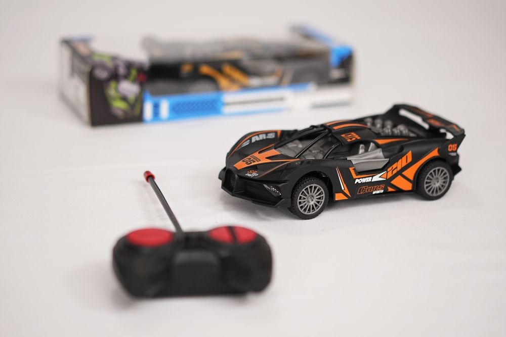 Машинка на радиоуправлении